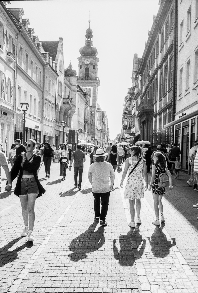 Les touristes (Agfa APX 100)