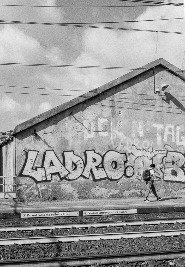 Ladro (Ilford HP5+)
